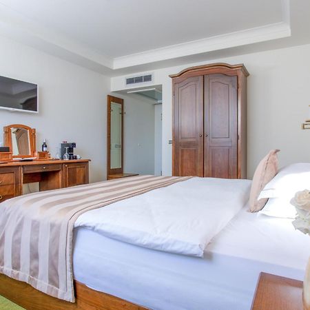 Hotel Garden Pristina Eksteriør billede