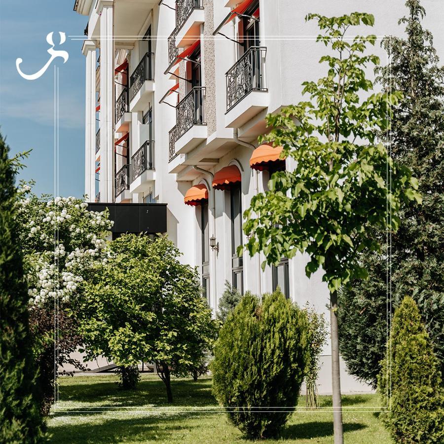 Hotel Garden Pristina Eksteriør billede